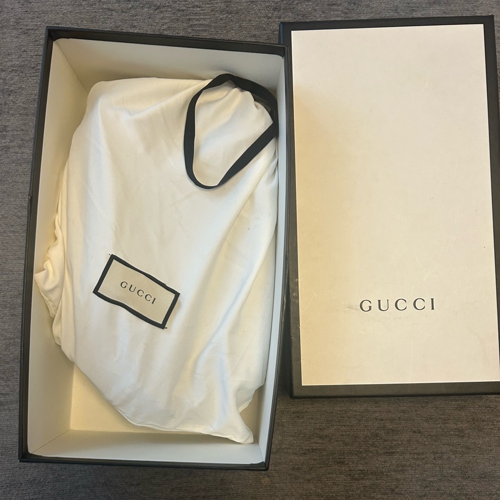 Gucci GG Canvas Flap Messenger Bag style 449172. 100% authentic